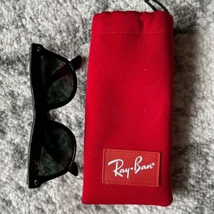 LIKE NEW - Toddler Ray-Ban New Wayfarer Junior Sunglasses